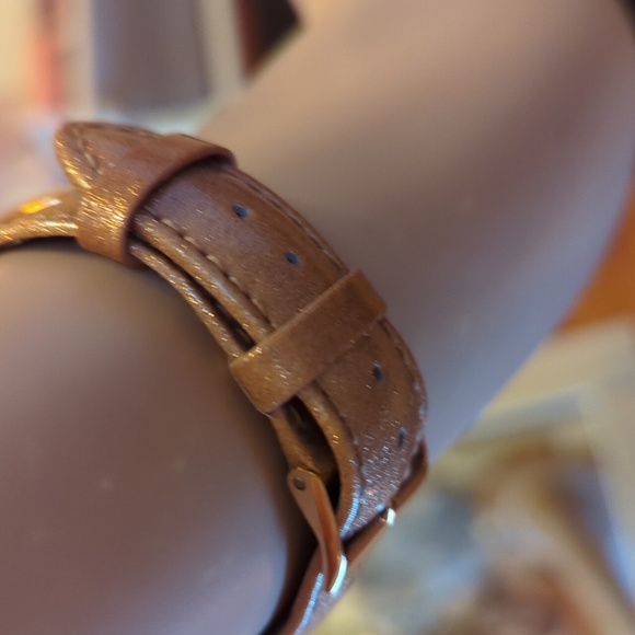 Guess Glitter & Crystal Watch - Picture 7 of 13